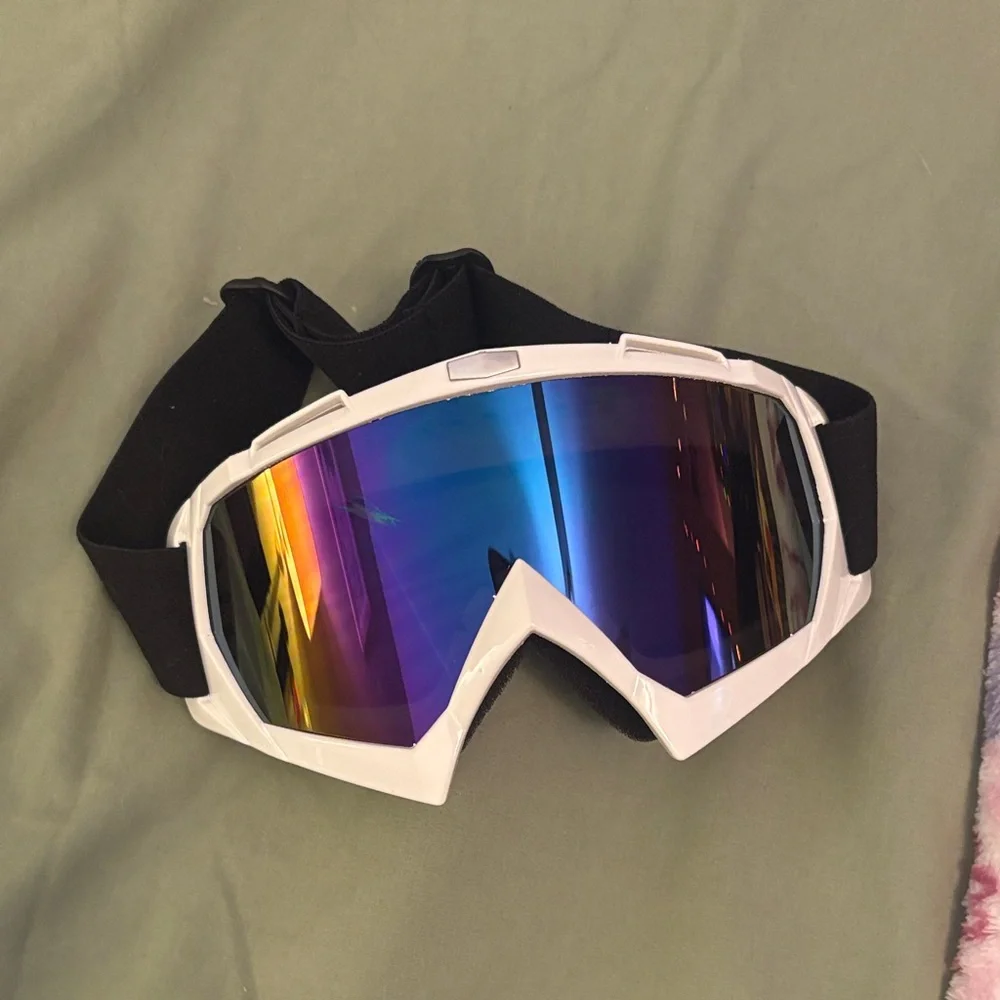 Protective eye wear with multi color lens